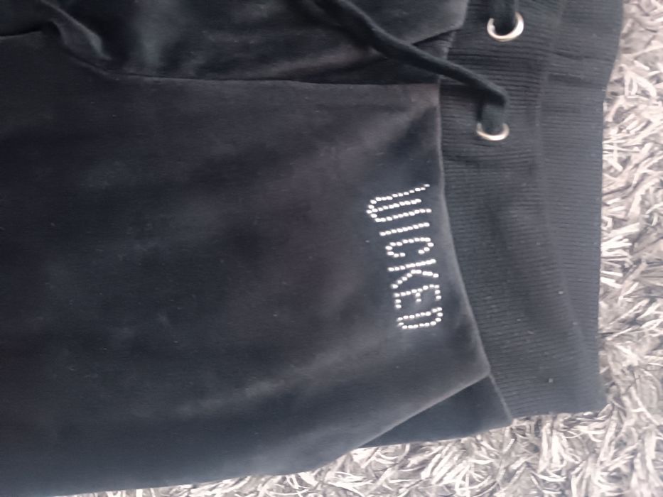 Trening fete, marca H&m, siglă Wicked