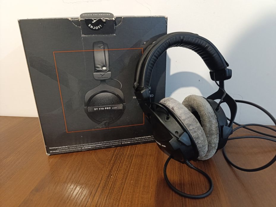 Студийный комплект: Focusrite 2i2 + sE X1 A + Beyerdynamic DT 770 Pro