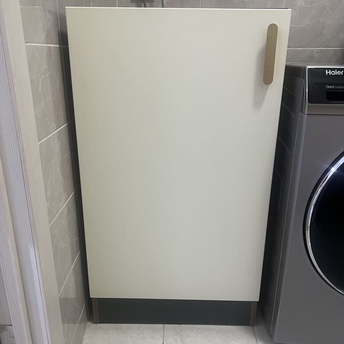 Напольный шкаф в современном стиле