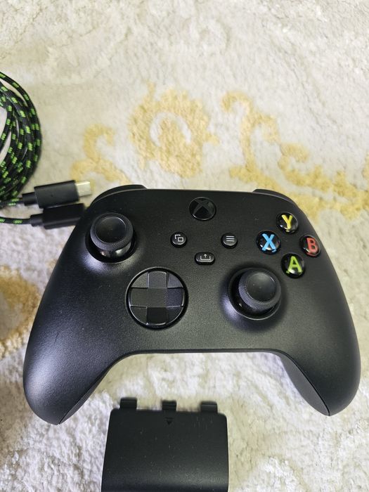 Controller xbox series x/s impecabile  plus acumulatori si cablu incarcare.xbox maneta .