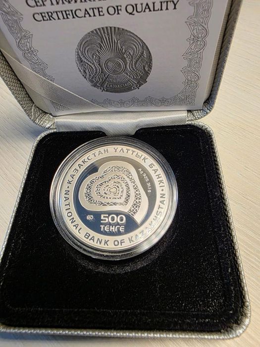 Продам серебряную монету