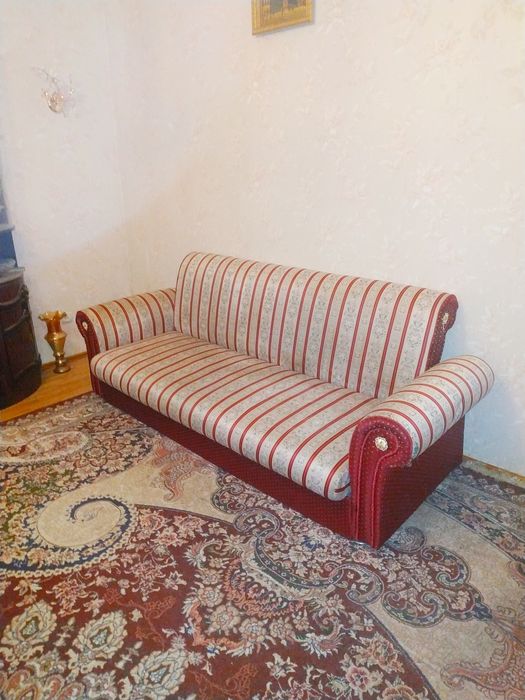 Продаётся Диван раскладной и 2 кресла.