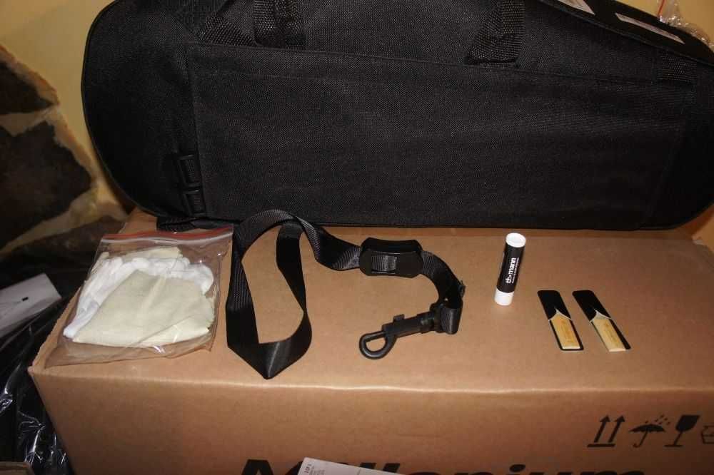 Saxofon alto(Mi-bemol) STARTONE SAS-75+cufar+mustiuc+toate accesoriile