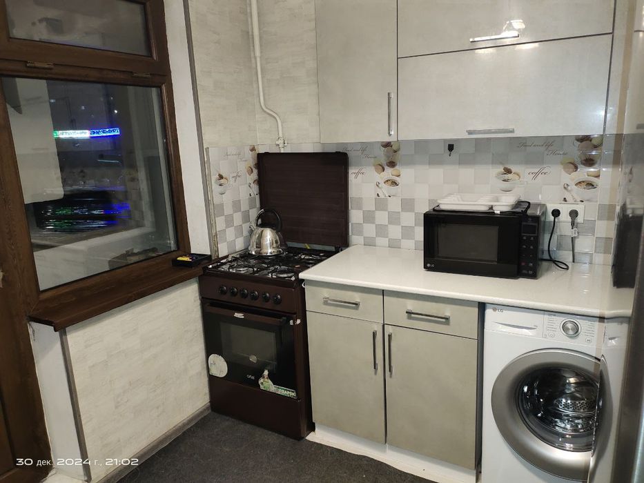 Продам Своя в центре метро ойбек