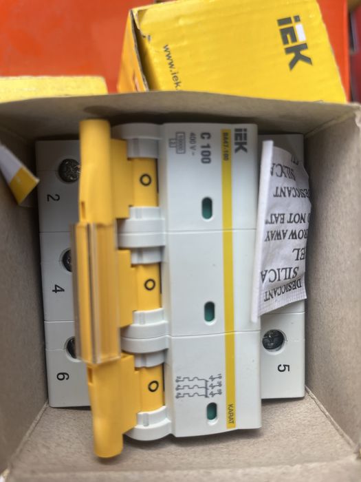 Продам резетки , вилки , автоматы