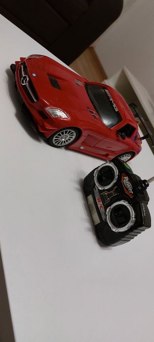 masinuta telecomada Mercedes-Benz AMG