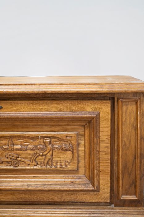 Ladă de zestre sculptată manual, din lemn masiv