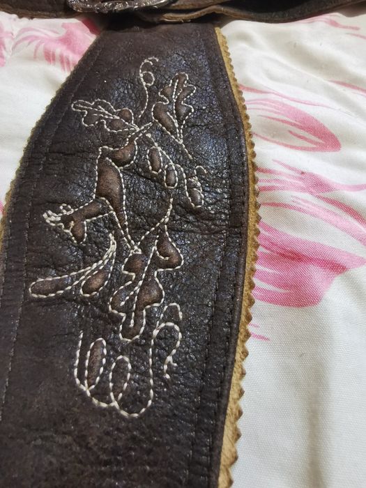 Кожени тиранти с Бродирана предна част и катарами/кожено изделие