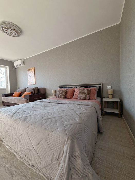 Люкс 1-ком., возле ДК посуточно