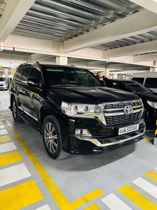 Toyota Lend Cruser 200