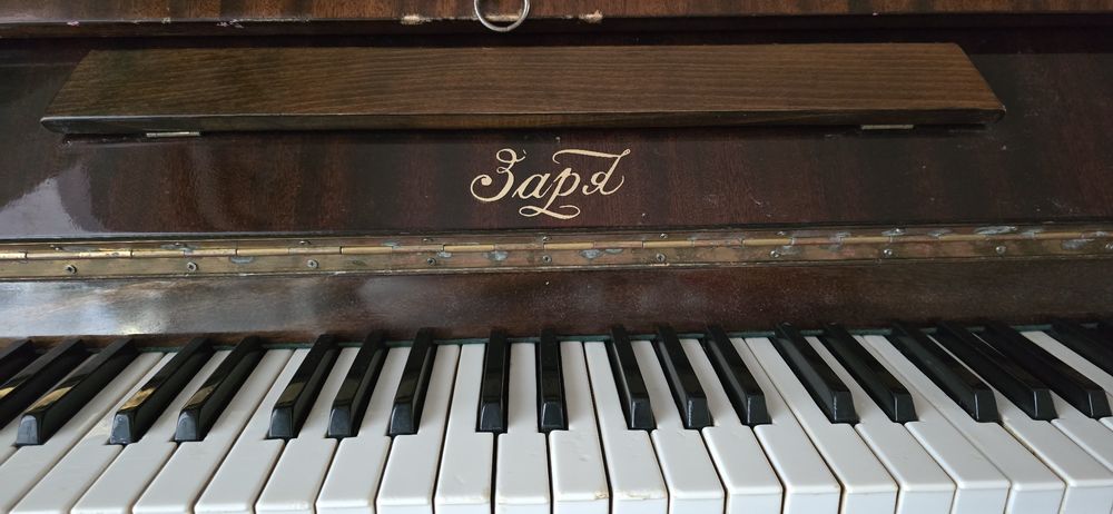 Продавам Пиано Заря