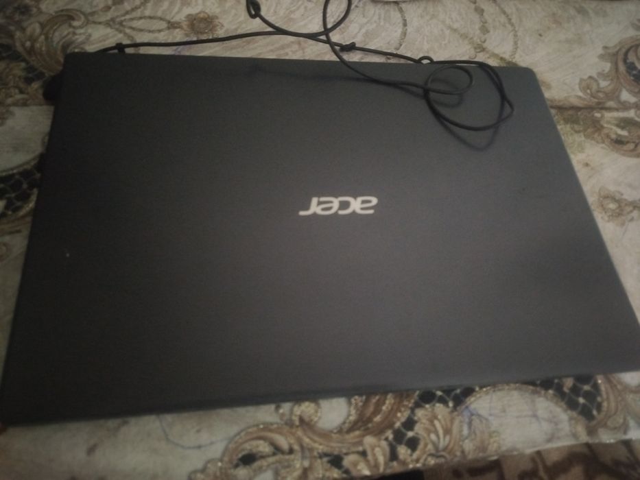 Acer noutbook sotiladi.