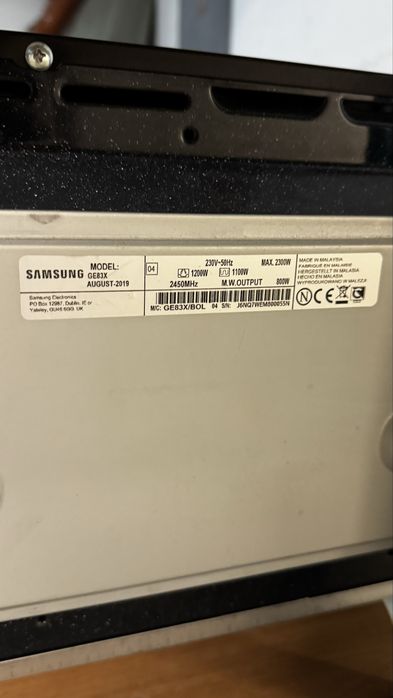 Vand Cuptor cu microunde Samsung GE83X, 23 l, 800 W, Afisaj digital, Child Lock