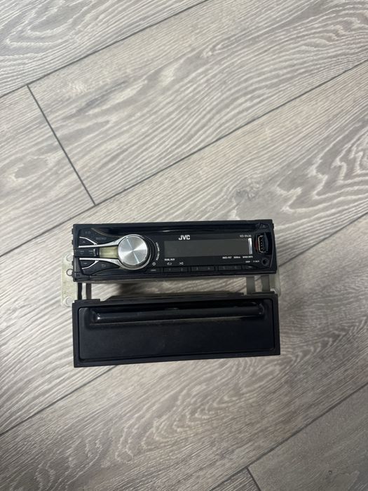 Продам автомагнитолу JVC