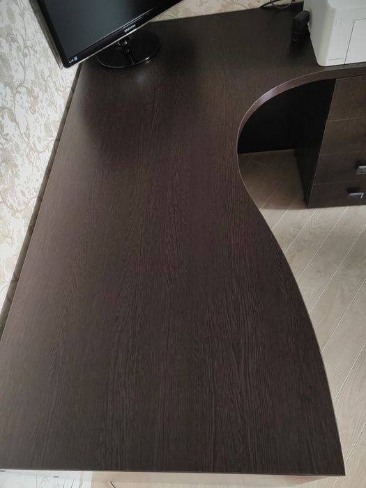 Стол тумбовый офисный