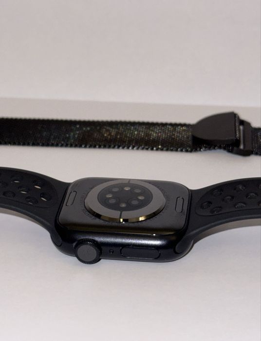 [URGENT] Vand Apple Watch Series 7 NIKE + Carcasa protectie + bratara metalică