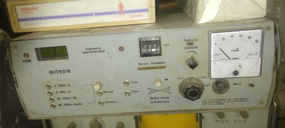 Lot de 8 aparate medicale vechi  ( dintre care 6 de electroterapie)
