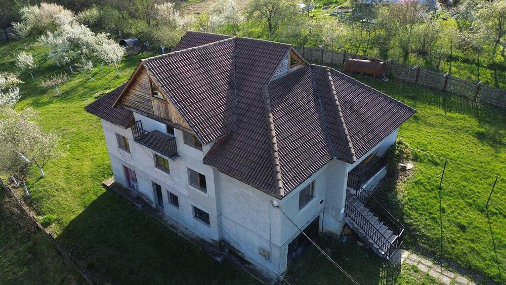 VILĂ ca-n povești situată într-o OAZĂ de VERDEAȚĂ