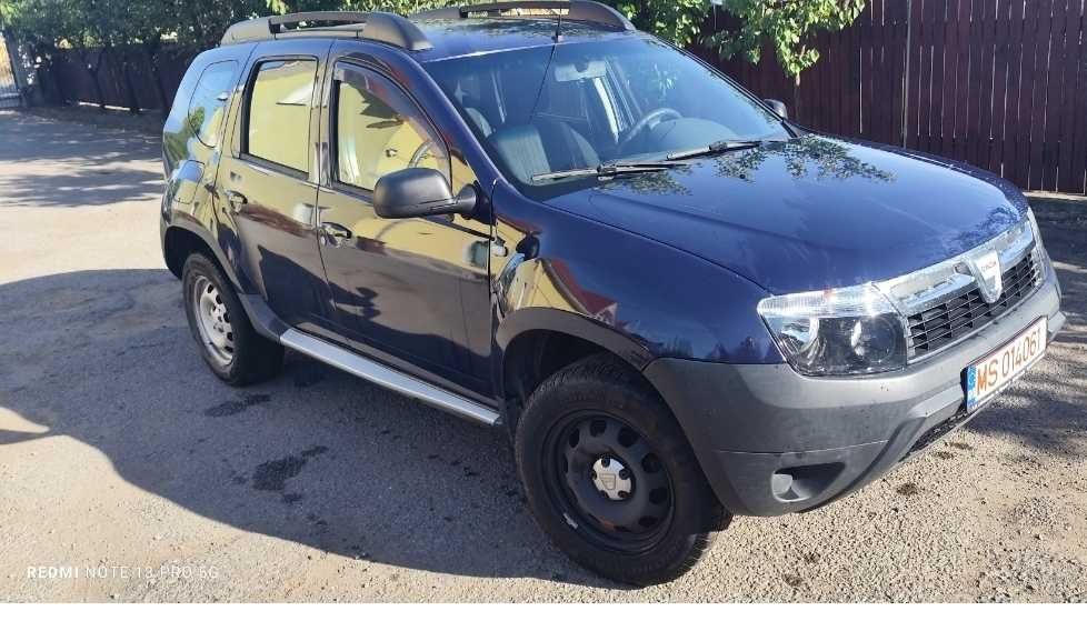 Vand Dacia Duster 1.6b 4x2 an 2011 147.000 km 77 kw manuala 5+1 trepte  TVA inclus deductibil