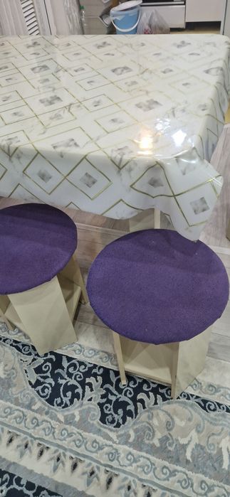 Продам стол с табуретками