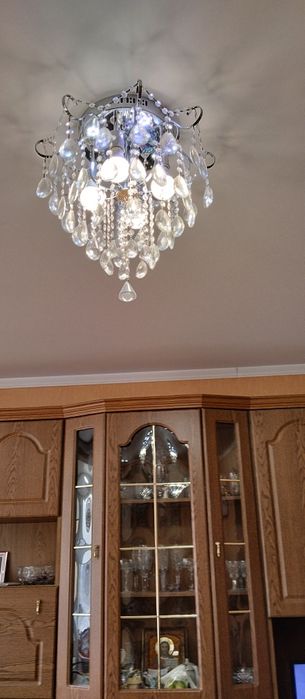 Продается люстра