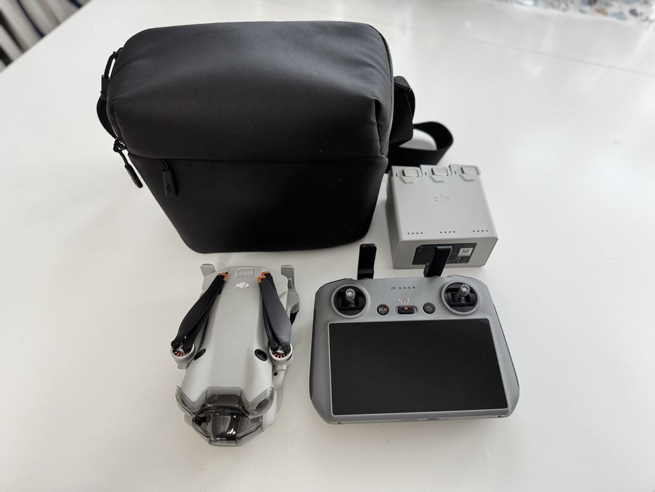 Drona DJI Mini 4 PRO Fly More Combo + Smart Controller RC 2