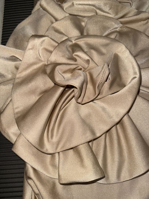 Рокля с елегантни рози