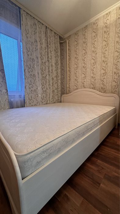 Двуспальная кровать