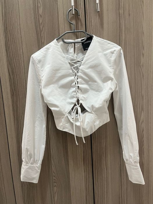 Бели Ризи Bershka, Hm