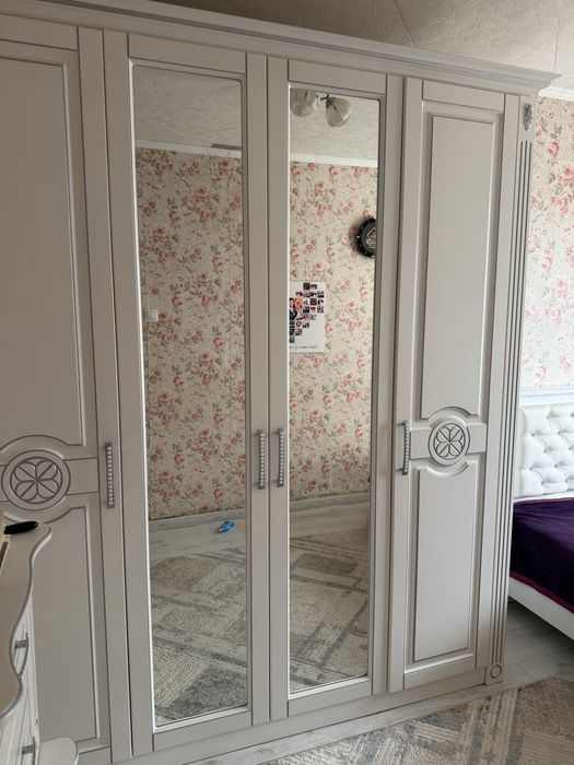 Шкаф в спальню в отличном состоянии