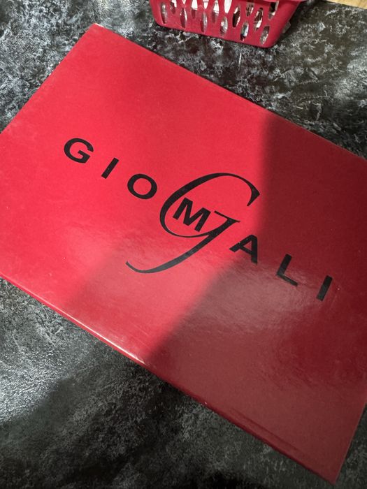 Продам туфли giomali