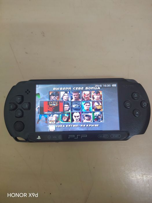 PlayStation Portable (PSP Street, модель E-1004)