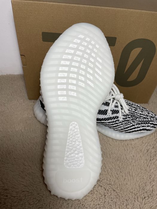 YEEZY BOOST 350 V2 Zebra