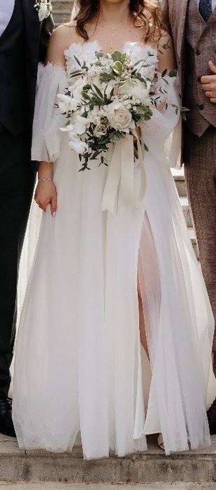 Rochie mireasa in V, A line, cu trena si voal, maneci