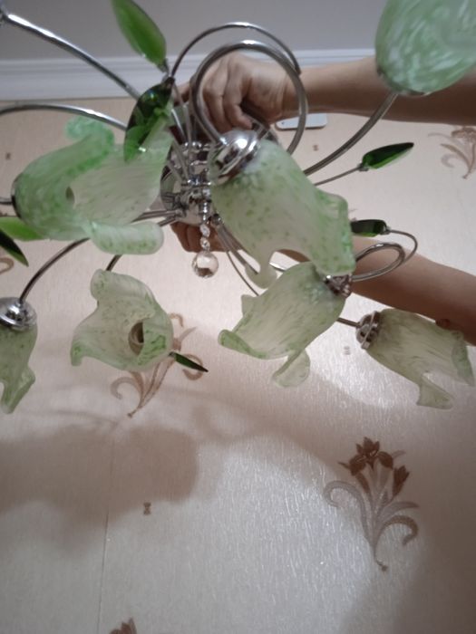 Продам люстру срочно