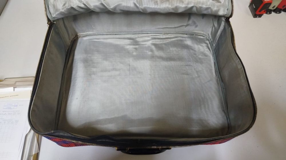 Ретро чемодан в хорошем состоянии