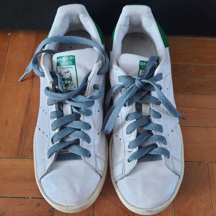 Adidasi dama Stan Smith purtati
