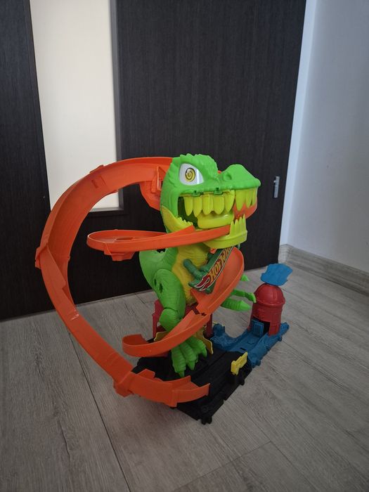 Pistă Hotwheels T-Rex
