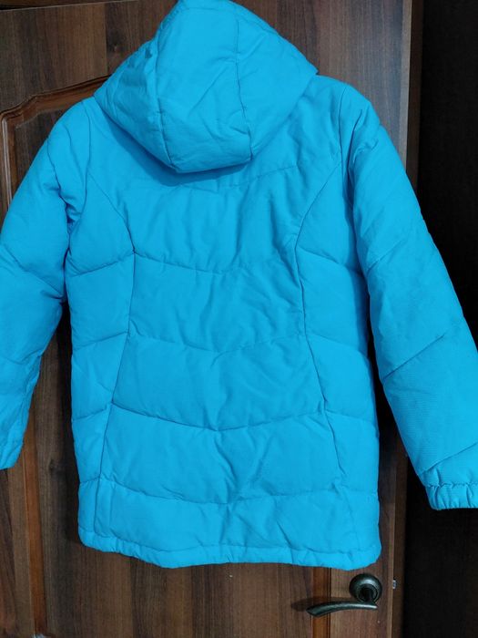 Продам зимнюю куртку для девочки