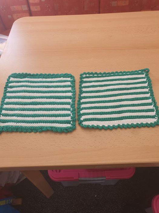Napron de masa, mileuri din macrame, suport oale