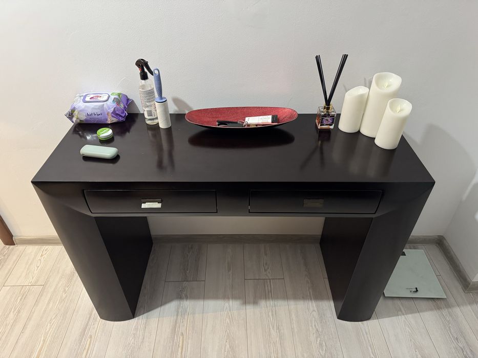 Birou, pret usor negociabil.