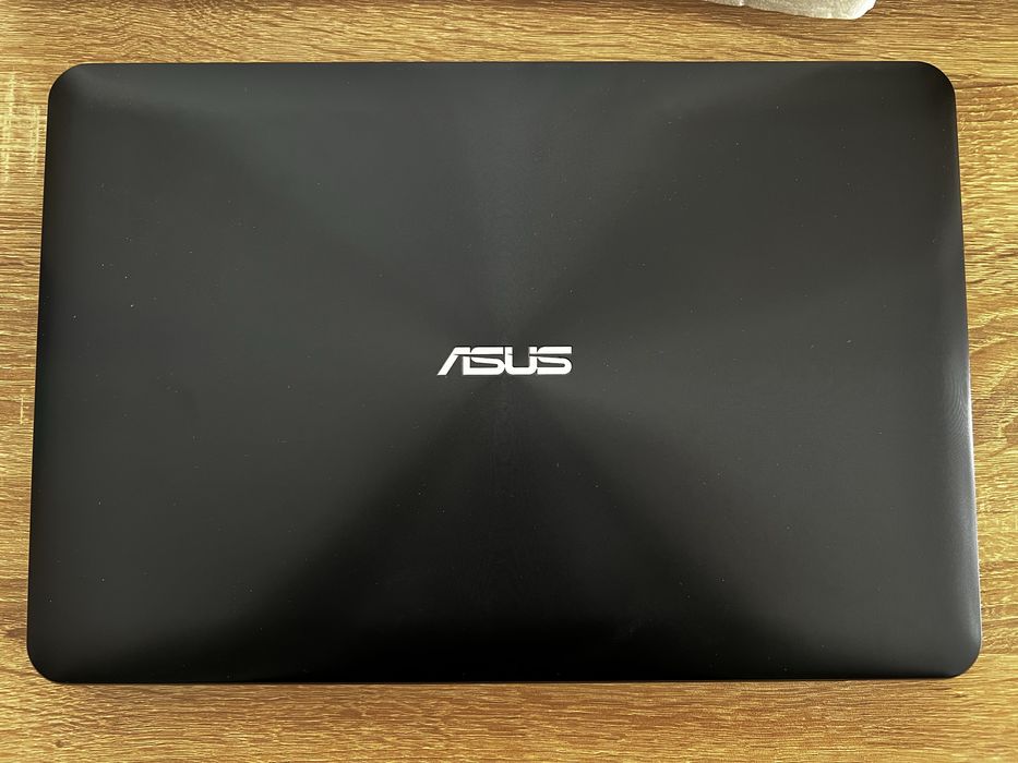 Лаптоп Asus F555 L