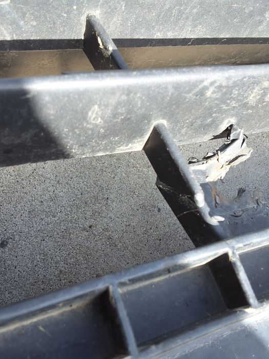 grila centrala fata renault trafic 2 (2001->) 1.9 motorina 2010