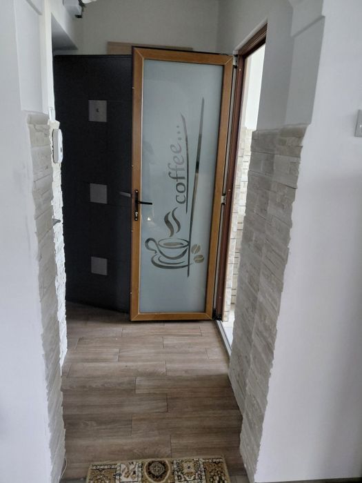 Vand apartament urgent