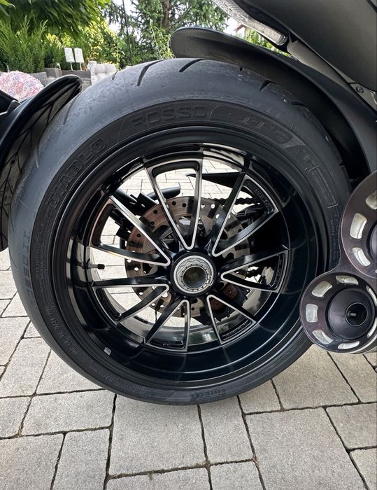 Ducati Diavel carbon edition
