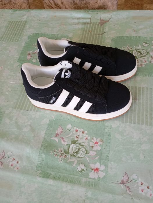 Продам кроссовки