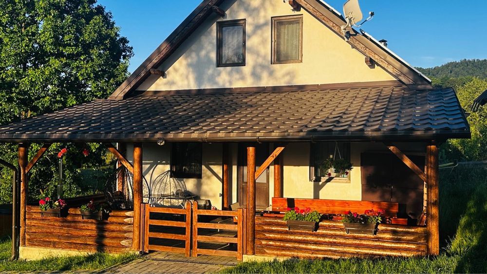 Cabana cu ciubăr la munte