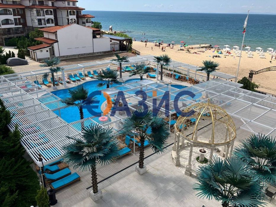 Първа линия ! 2-стаен апартамент на 4-ти етаж с директна гледка към