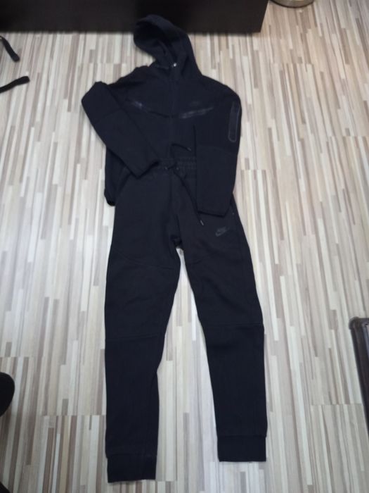 Комплект NIKE TECH,размер S,цена 50лв