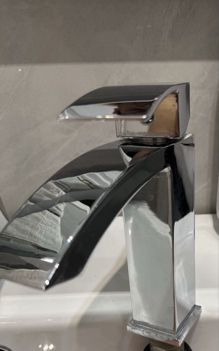 Сместители  для душа , кухни